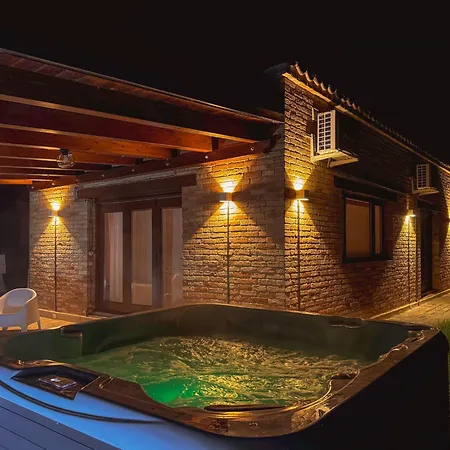 Private Pool & Jacuzzi With View By Host Hero * Monte San Pietrangeli